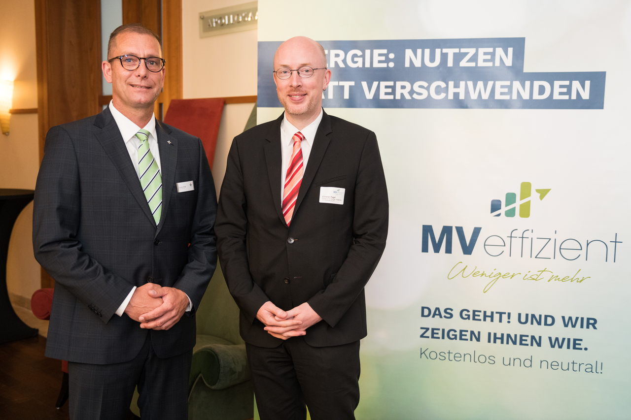 BU: Energieminister Christian Pegel (r.) u. Geschäftsführer der LEKA MV, Gunnar Wobig (l.) beim Auftakt der Kampagne MVeffizient (Foto: LEKA MV/Margit Wild)
